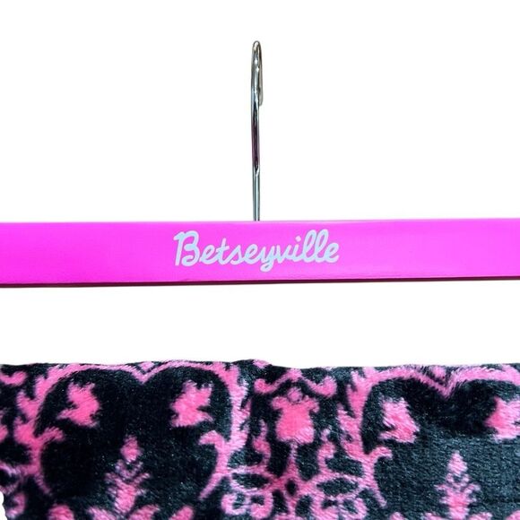 NWT BETSEYVILLE BETSEY JOHNSON Halloween Throw Blanket Black Cat Purple w/Hanger - Picture 8 of 9